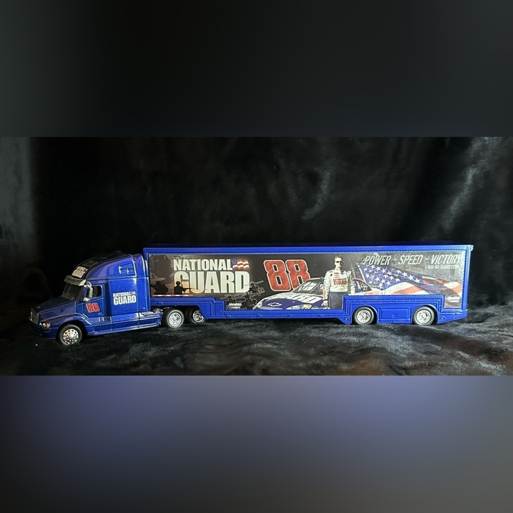 Dale Earnhardt Jr #88 National Guard 1:64 Winners Circle Nascar Car Hauler Truck